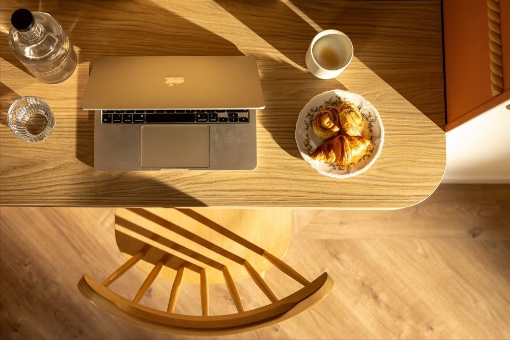 chambre classique hotel be Onrii Paris 9 cit&eacute; bergere desk petit dejeuner express