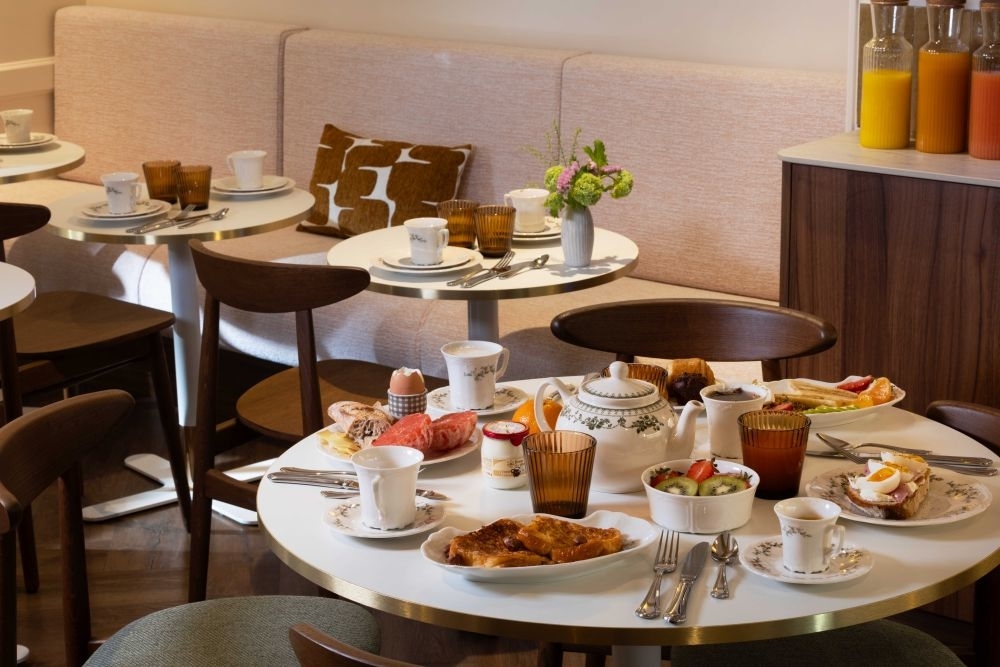 petit dejeuner table breakfast hotel paris 9 cite bergere be onrii
