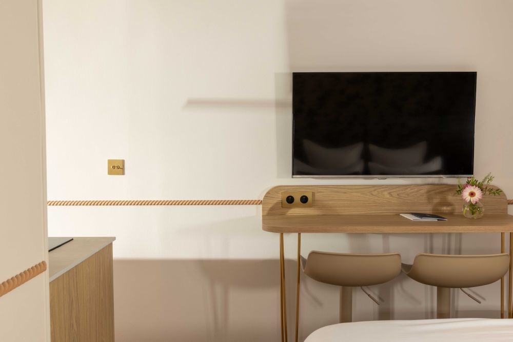 junior suite be onrii hotel 9 paris 75009 cite bergere emeraude hotel desk
